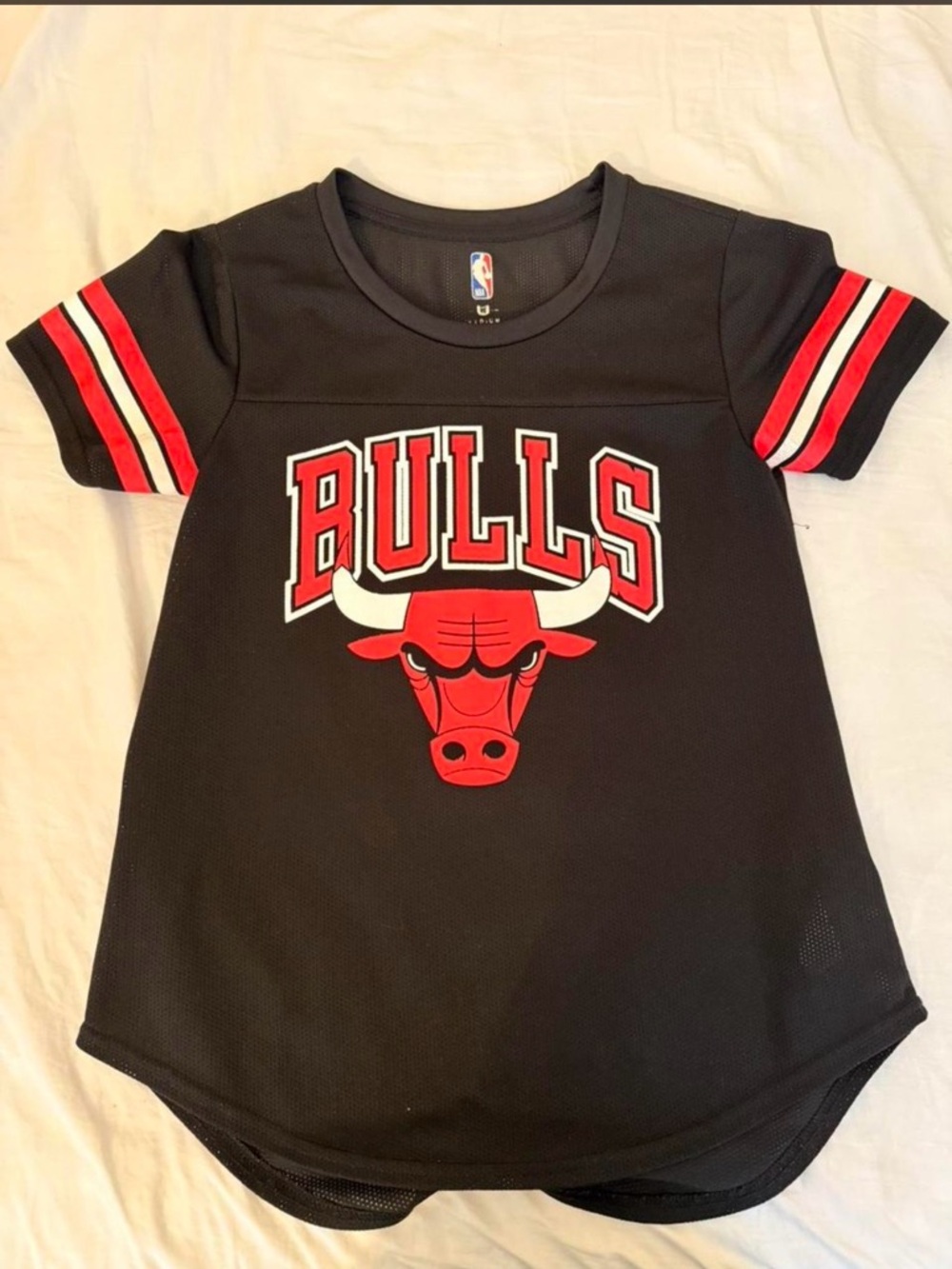 Chicago Bulls Womens' Black & Red Short Sleeve Tee